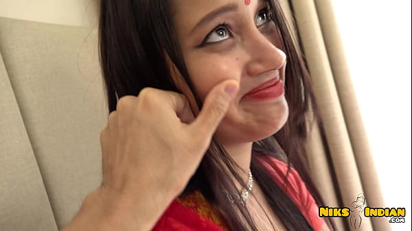 साड़ी और पेटीकोट उतारकर नंगी हो गयी और अपनी चूत और गांड चुदवा ली